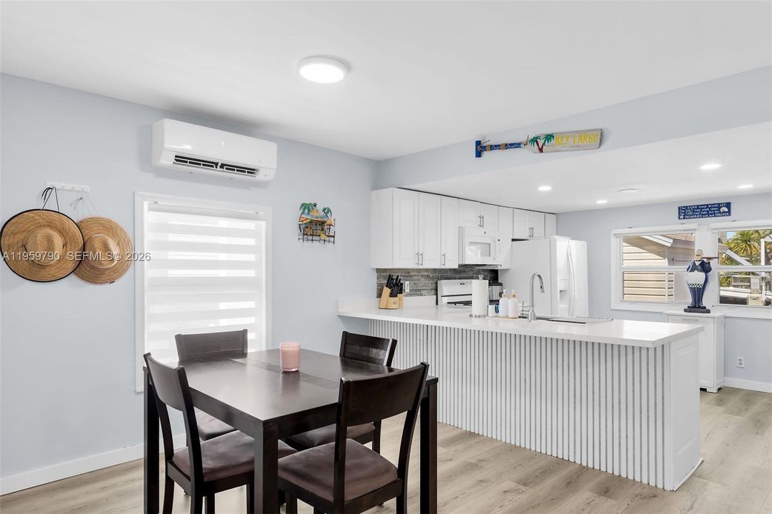 Recently Sold: $745,000 (2 beds, 1 baths, 648 Square Feet)