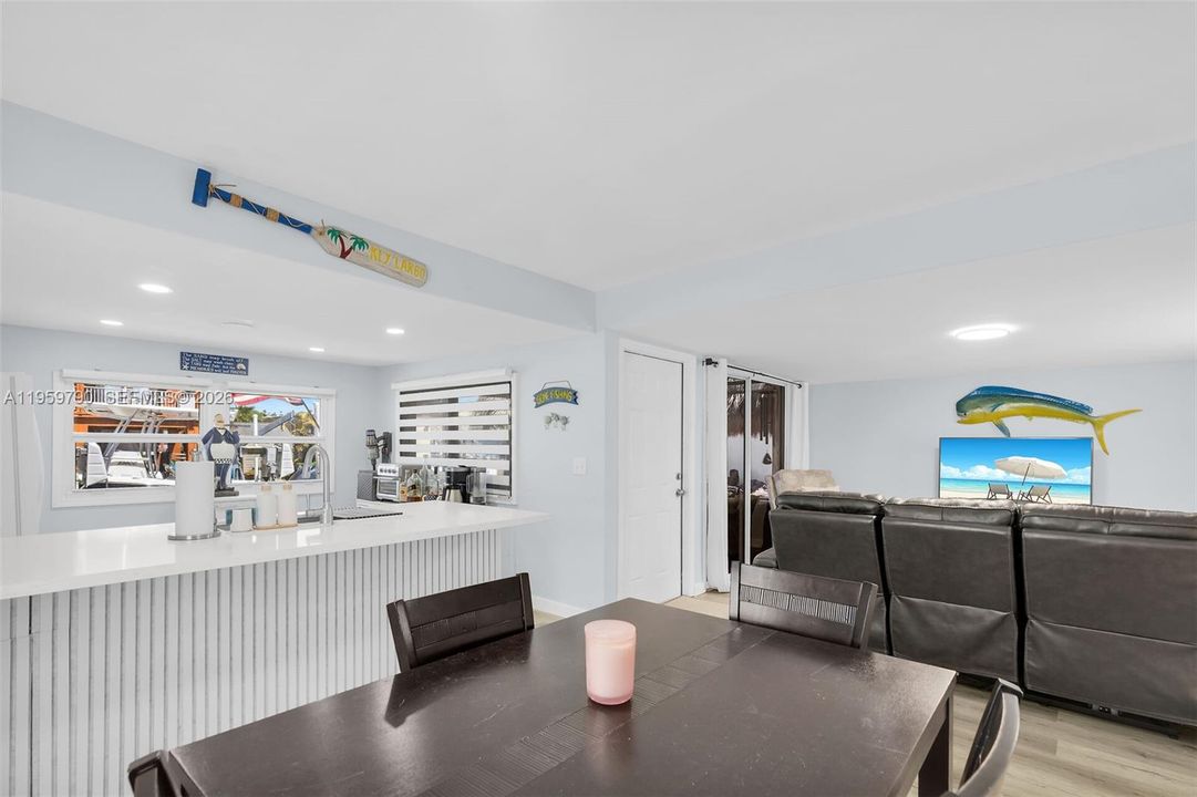 Recently Sold: $745,000 (2 beds, 1 baths, 648 Square Feet)