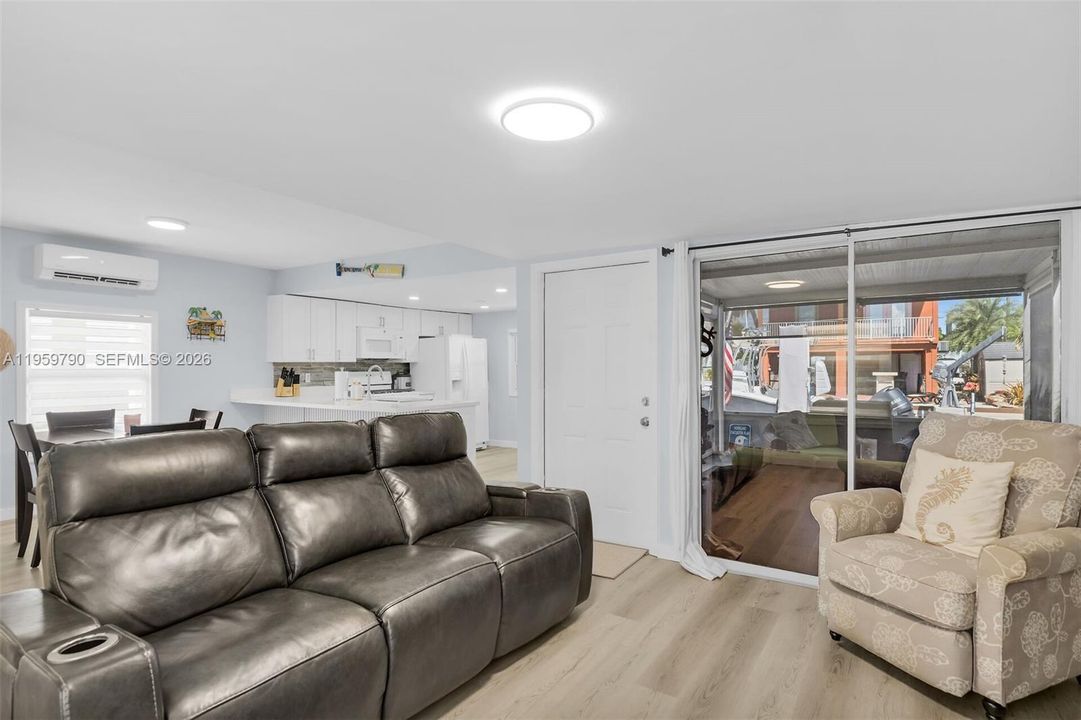 Recently Sold: $745,000 (2 beds, 1 baths, 648 Square Feet)