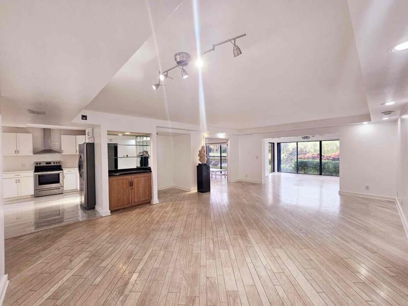 Recently Rented: $2,500 (2 beds, 2 baths, 1591 Square Feet)