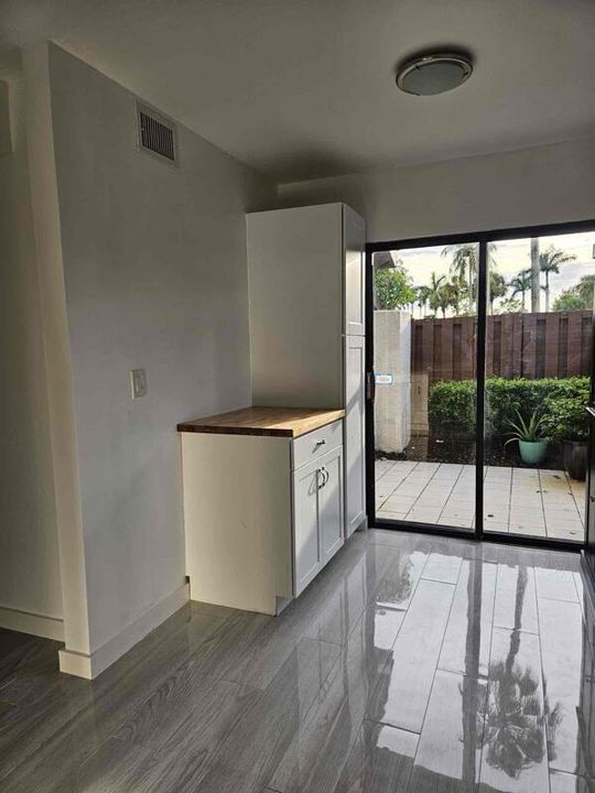 Recently Rented: $2,500 (2 beds, 2 baths, 1591 Square Feet)