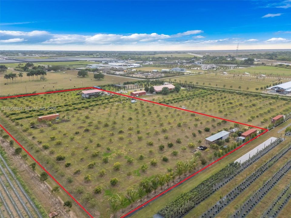 待售: $1,499,000 (5.00 acres)