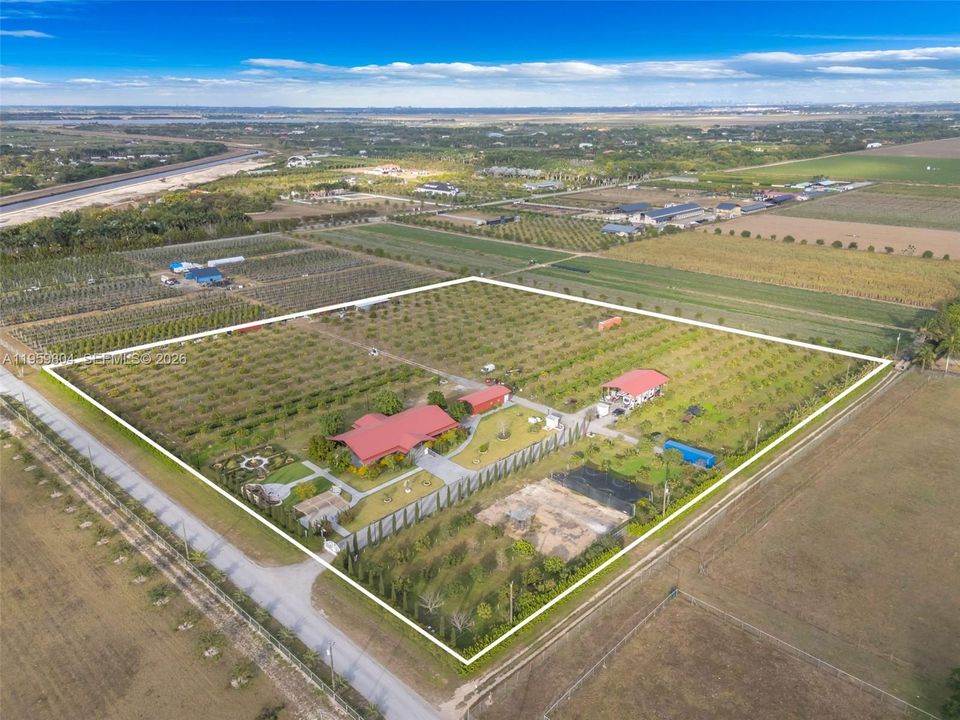 待售: $1,499,000 (5.00 acres)
