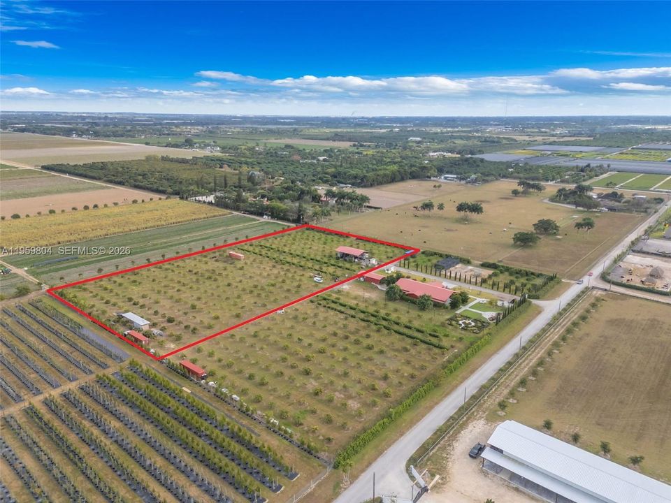 待售: $1,499,000 (5.00 acres)