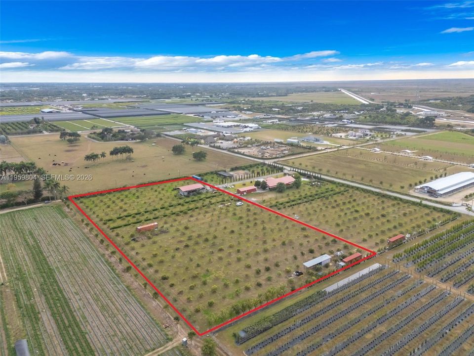 待售: $1,499,000 (5.00 acres)