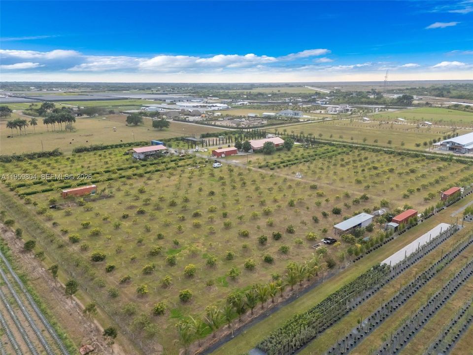 待售: $1,499,000 (5.00 acres)