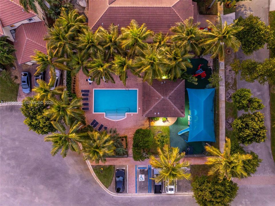 Vendido Recientemente: $1,049,000 (5 camas, 4 baños, 3149 Pies cuadrados)