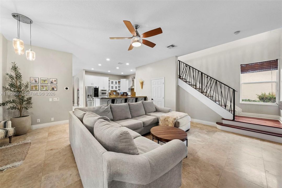 Vendido Recientemente: $1,049,000 (5 camas, 4 baños, 3149 Pies cuadrados)