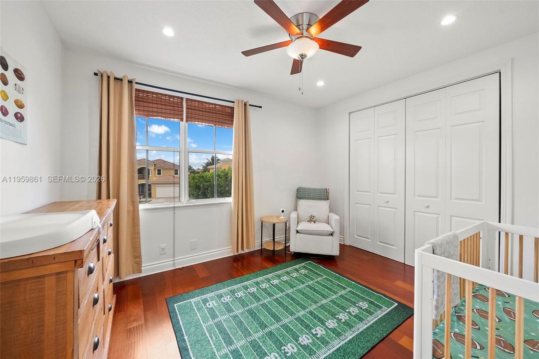 Vendido Recientemente: $1,049,000 (5 camas, 4 baños, 3149 Pies cuadrados)