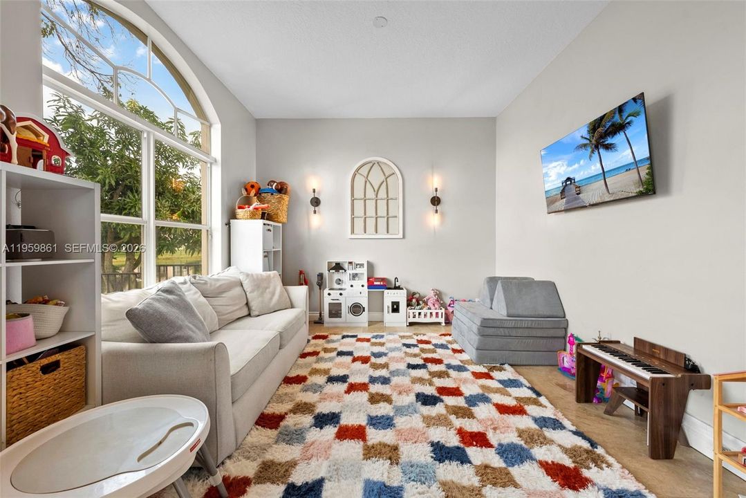 Vendido Recientemente: $1,049,000 (5 camas, 4 baños, 3149 Pies cuadrados)