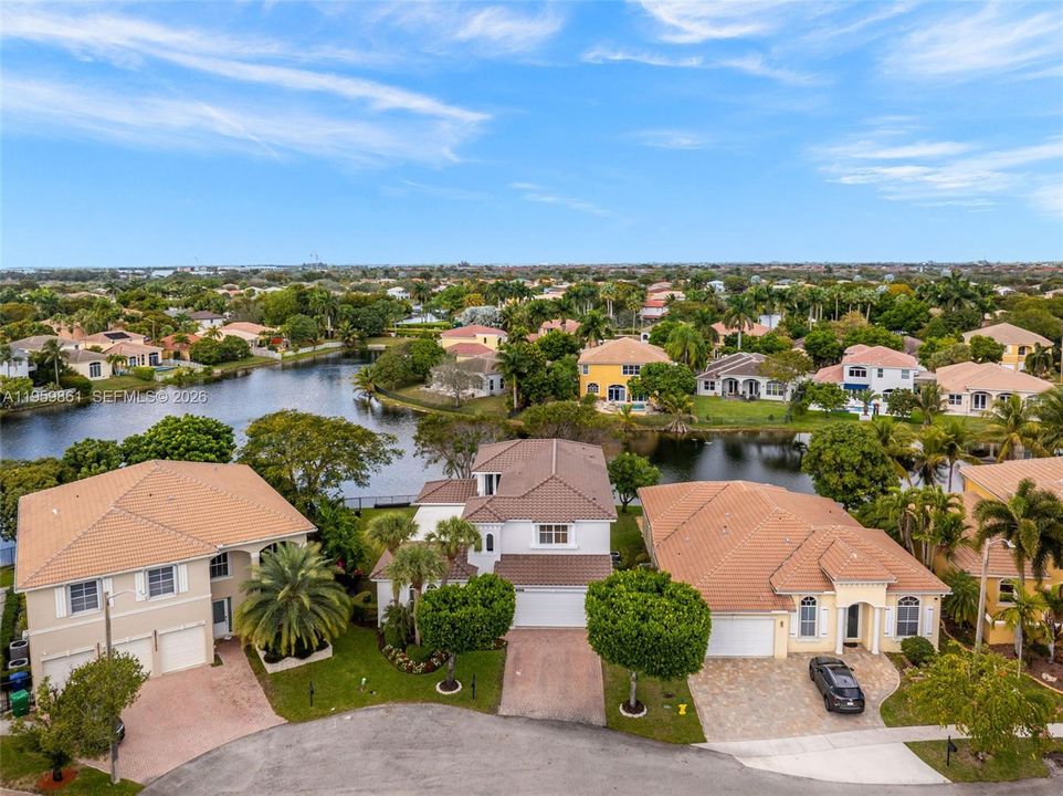 Vendido Recientemente: $1,049,000 (5 camas, 4 baños, 3149 Pies cuadrados)
