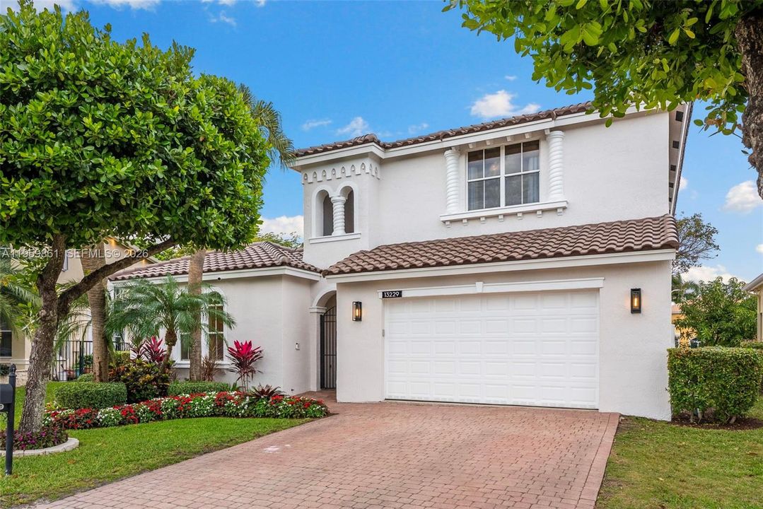 Vendido Recientemente: $1,049,000 (5 camas, 4 baños, 3149 Pies cuadrados)