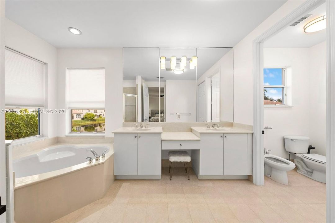 Vendido Recientemente: $1,049,000 (5 camas, 4 baños, 3149 Pies cuadrados)