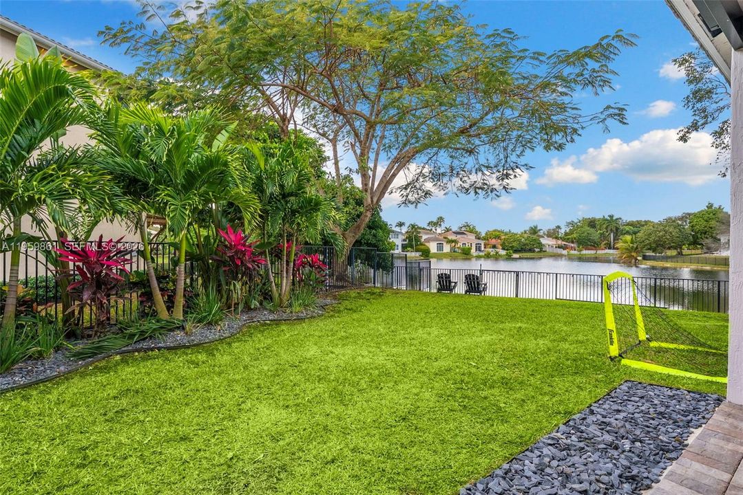 Vendido Recientemente: $1,049,000 (5 camas, 4 baños, 3149 Pies cuadrados)