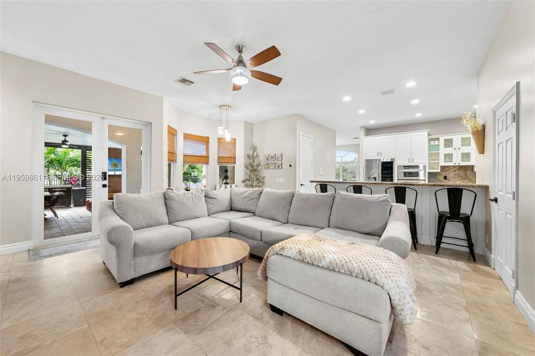 Vendido Recientemente: $1,049,000 (5 camas, 4 baños, 3149 Pies cuadrados)