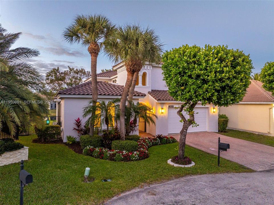 Vendido Recientemente: $1,049,000 (5 camas, 4 baños, 3149 Pies cuadrados)