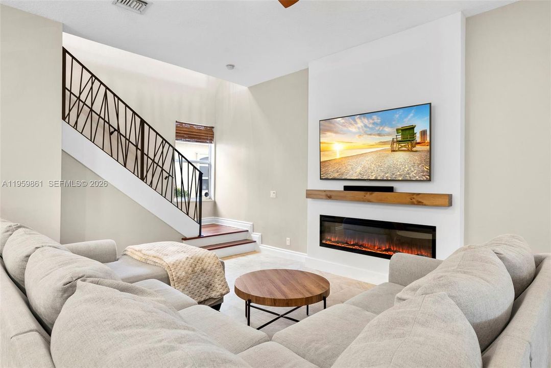 Vendido Recientemente: $1,049,000 (5 camas, 4 baños, 3149 Pies cuadrados)