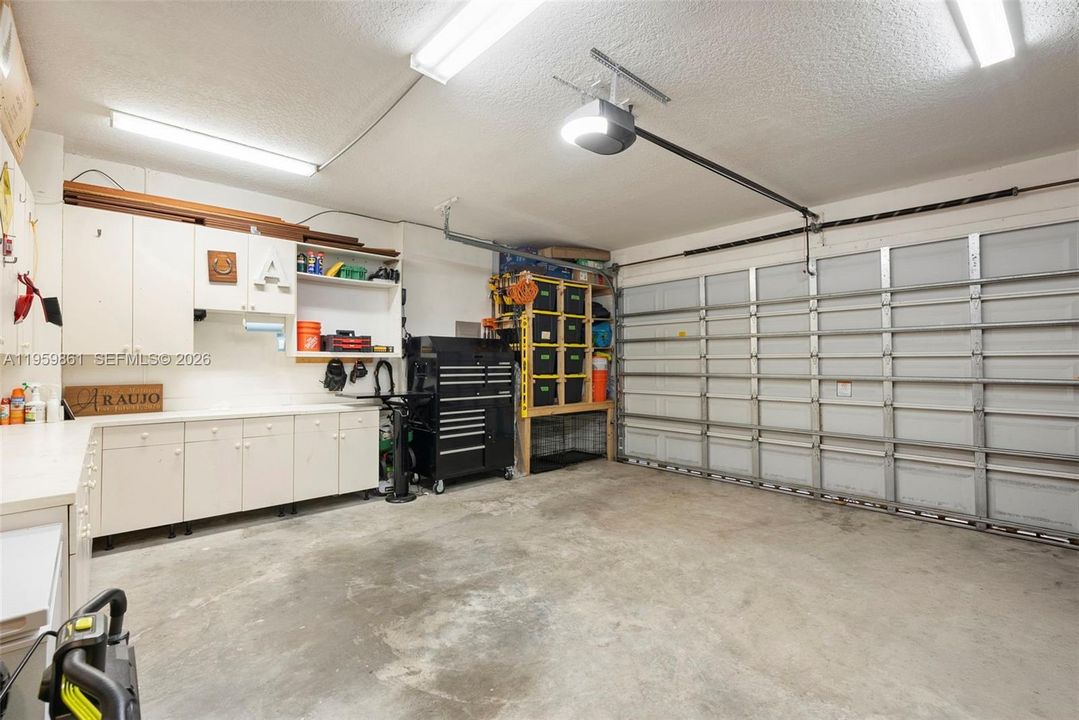 Vendido Recientemente: $1,049,000 (5 camas, 4 baños, 3149 Pies cuadrados)