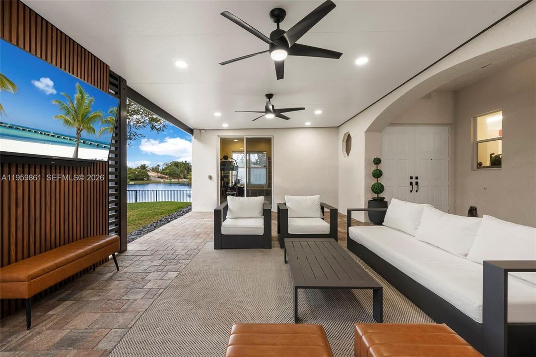 Vendido Recientemente: $1,049,000 (5 camas, 4 baños, 3149 Pies cuadrados)