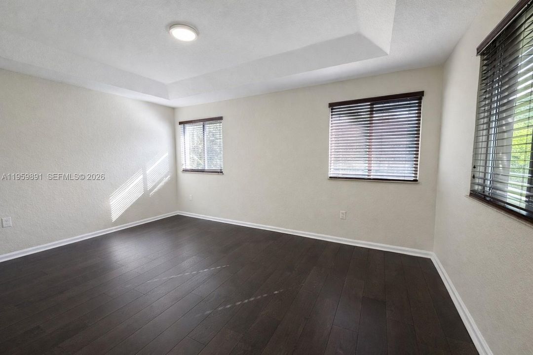 Active With Contract: $2,350 (3 beds, 3 baths, 1378 Square Feet)