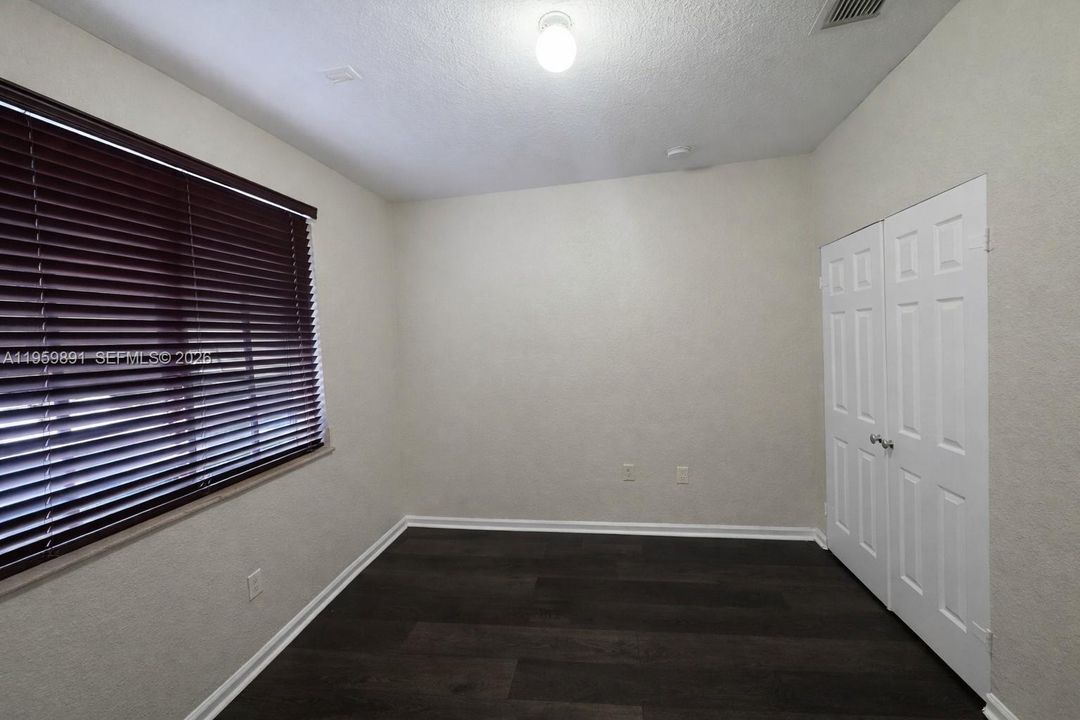 Active With Contract: $2,350 (3 beds, 3 baths, 1378 Square Feet)