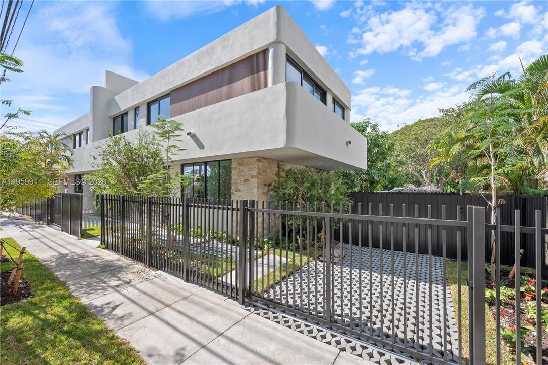 For Sale: $1,649,000 (4 beds, 4 baths, 2265 Square Feet)