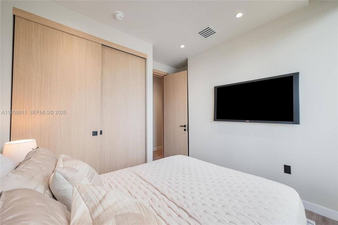 For Sale: $1,649,000 (4 beds, 4 baths, 2265 Square Feet)