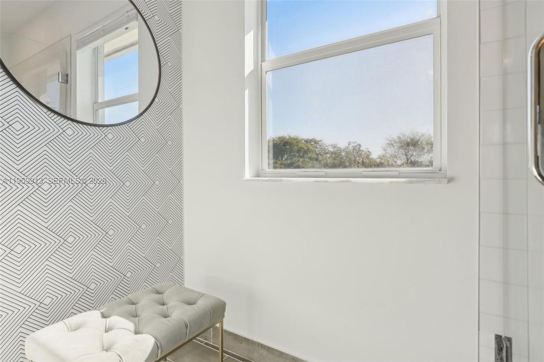 Vendido Recientemente: $690,000 (4 camas, 3 baños, 2308 Pies cuadrados)