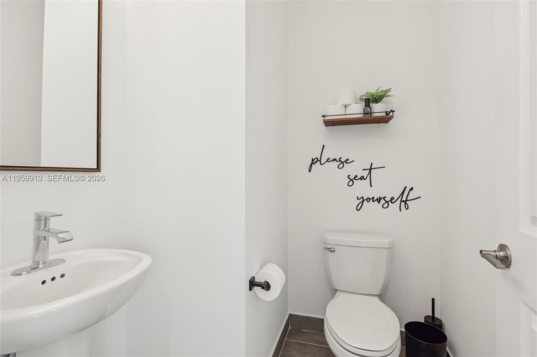 Vendido Recientemente: $690,000 (4 camas, 3 baños, 2308 Pies cuadrados)