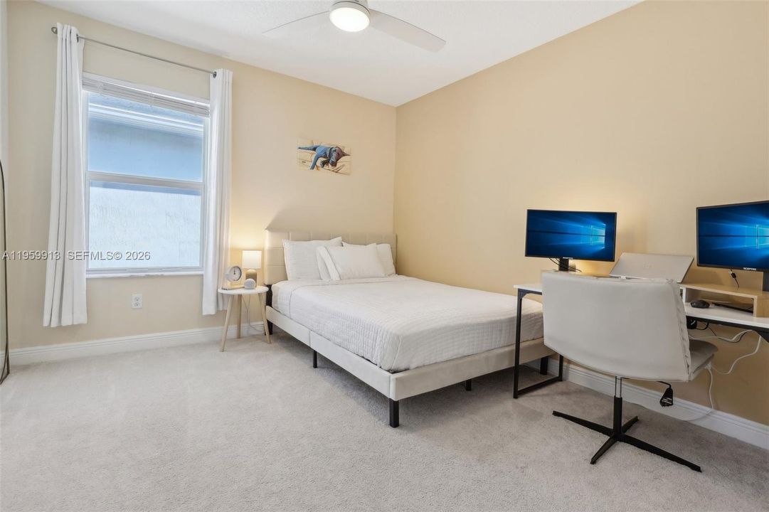 Vendido Recientemente: $690,000 (4 camas, 3 baños, 2308 Pies cuadrados)