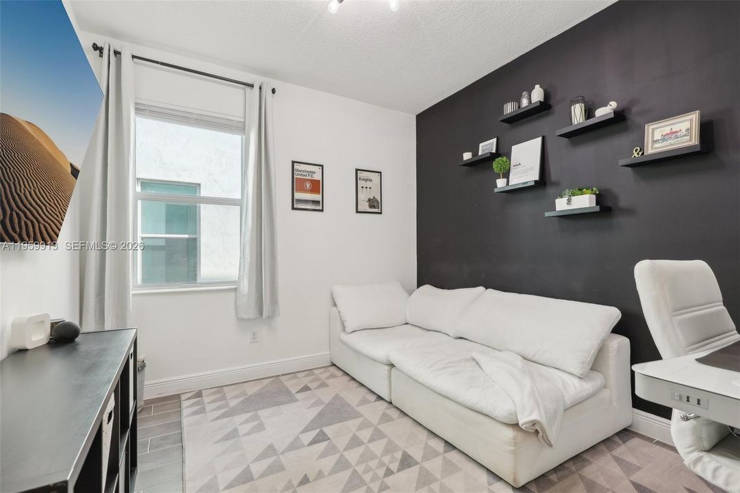 Vendido Recientemente: $690,000 (4 camas, 3 baños, 2308 Pies cuadrados)
