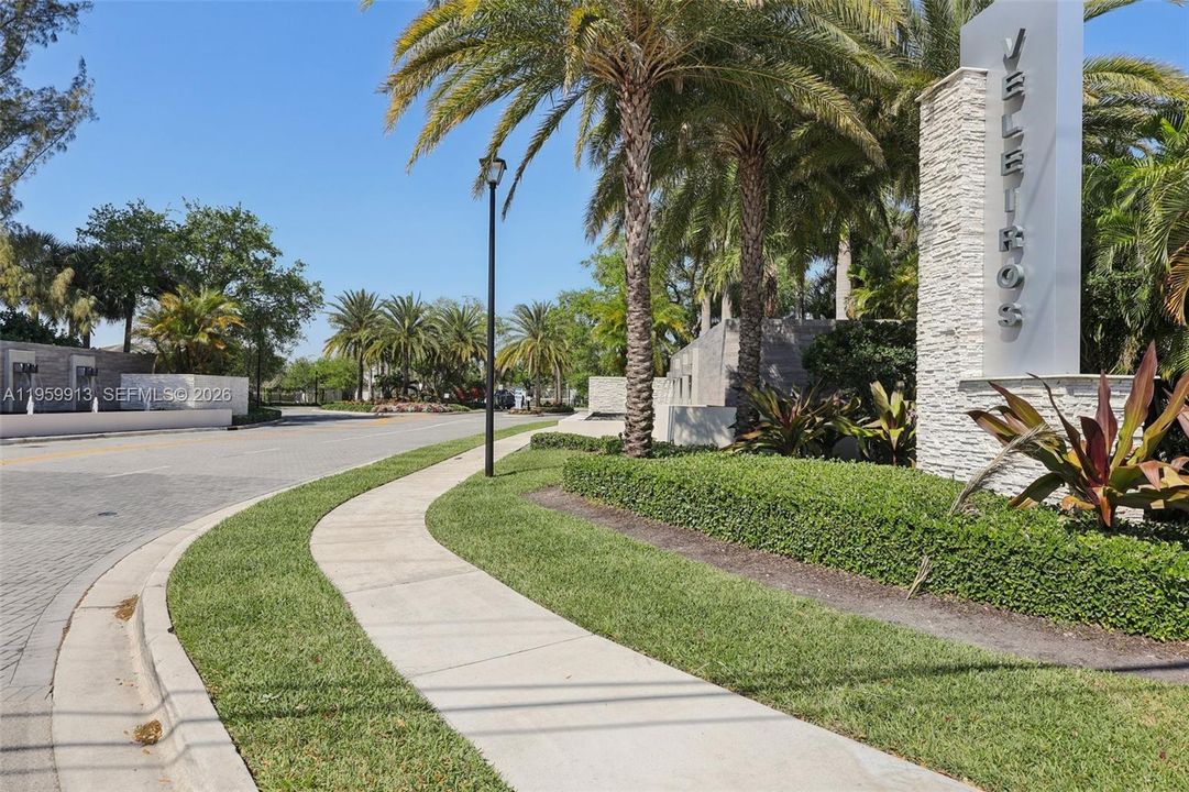 Vendido Recientemente: $690,000 (4 camas, 3 baños, 2308 Pies cuadrados)
