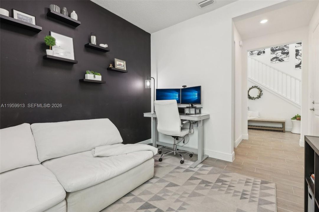 Vendido Recientemente: $690,000 (4 camas, 3 baños, 2308 Pies cuadrados)