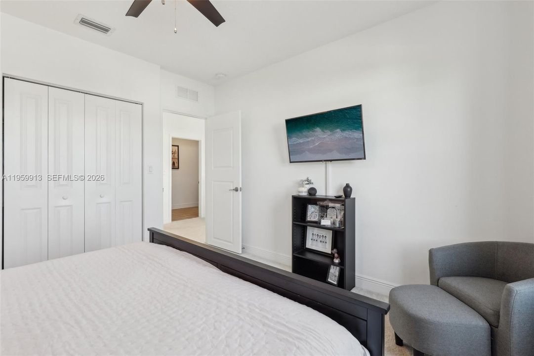 Vendido Recientemente: $690,000 (4 camas, 3 baños, 2308 Pies cuadrados)
