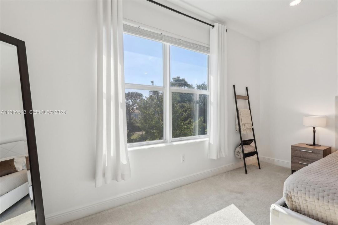Vendido Recientemente: $690,000 (4 camas, 3 baños, 2308 Pies cuadrados)