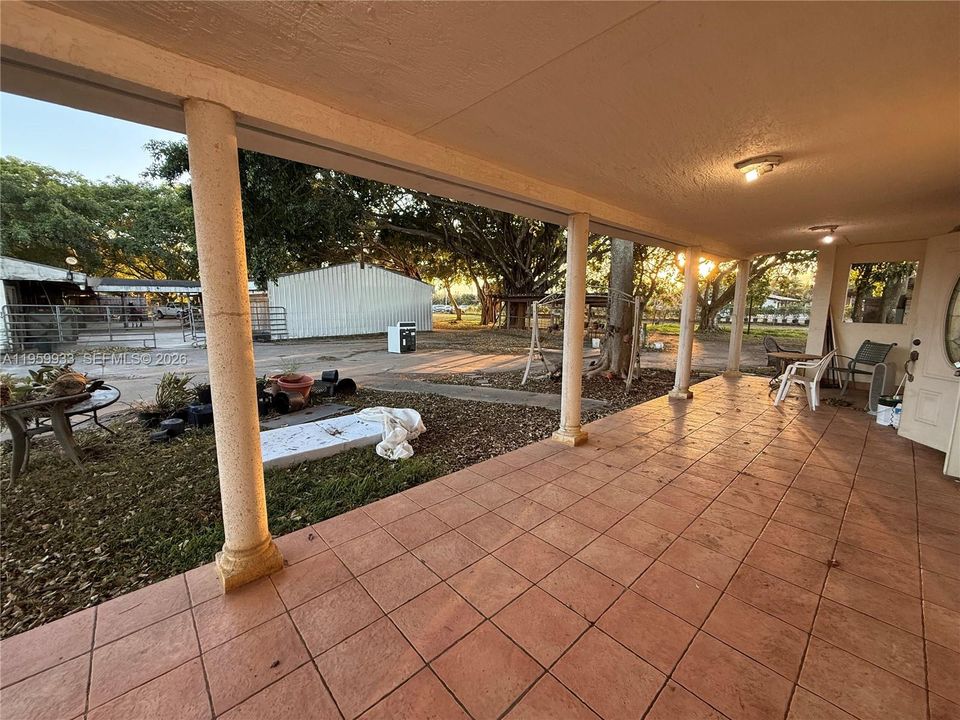 Recently Sold: $1,199,000 (3 beds, 2 baths, 1804 Square Feet)