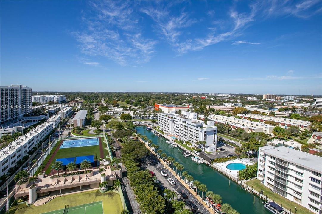 Activo con contrato: $239,000 (2 camas, 3 baños, 2320 Pies cuadrados)