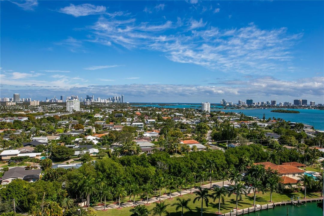 Activo con contrato: $239,000 (2 camas, 3 baños, 2320 Pies cuadrados)