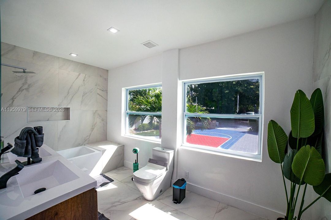 Activo con contrato: $1,470,000 (5 camas, 3 baños, 3308 Pies cuadrados)