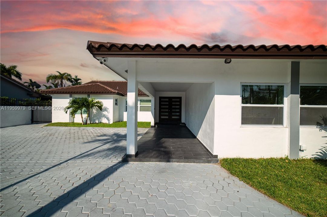 Activo con contrato: $1,470,000 (5 camas, 3 baños, 3308 Pies cuadrados)