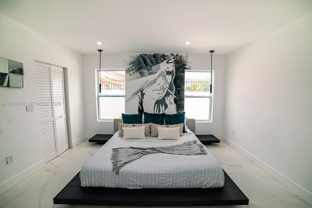 Activo con contrato: $1,470,000 (5 camas, 3 baños, 3308 Pies cuadrados)