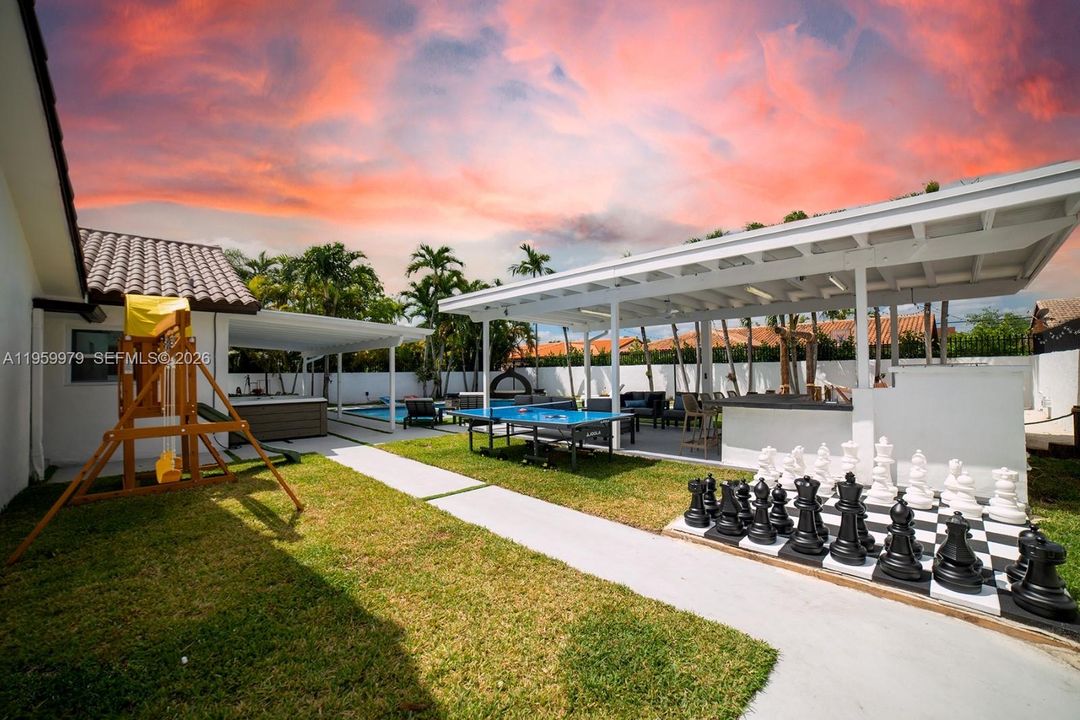 Activo con contrato: $1,470,000 (5 camas, 3 baños, 3308 Pies cuadrados)