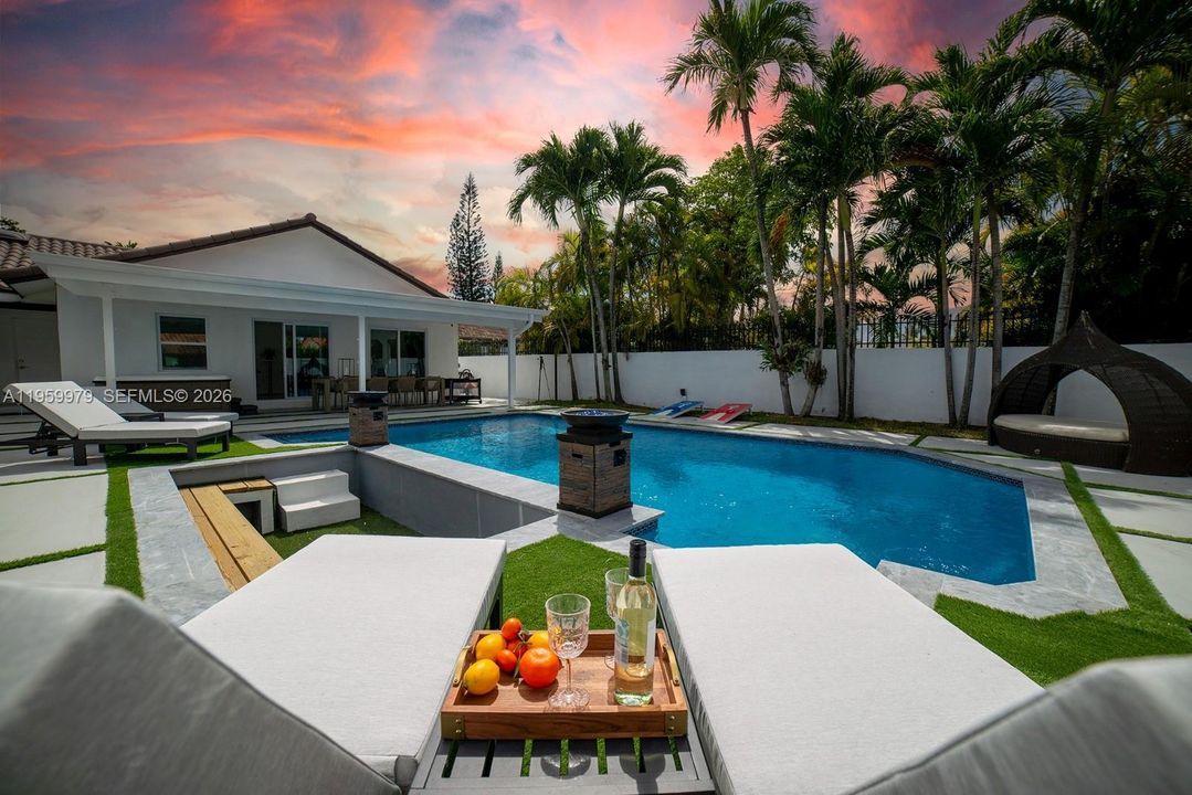 Activo con contrato: $1,470,000 (5 camas, 3 baños, 3308 Pies cuadrados)