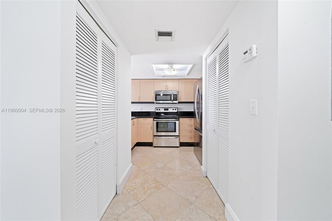For Sale: $1,300,000 (2 beds, 2 baths, 1040 Square Feet)