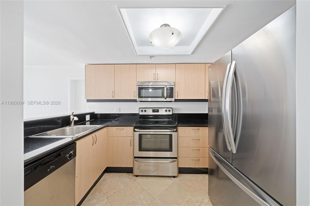 For Sale: $1,300,000 (2 beds, 2 baths, 1040 Square Feet)