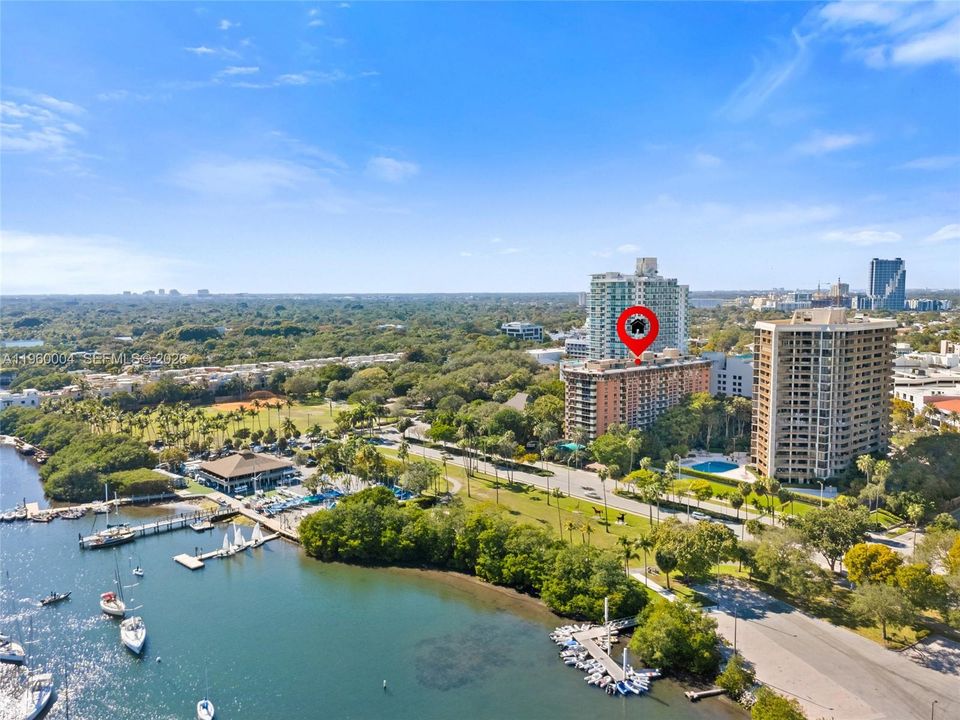 Walking distance to the Grove's best shops, parks, marinas, and restuarants