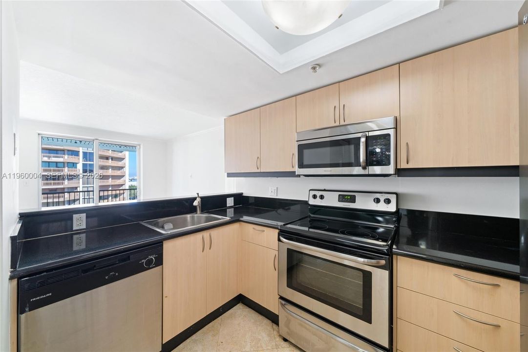 For Sale: $1,300,000 (2 beds, 2 baths, 1040 Square Feet)