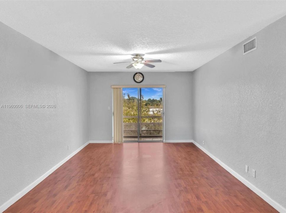 En Venta: $165,000 (2 camas, 1 baños, 907 Pies cuadrados)