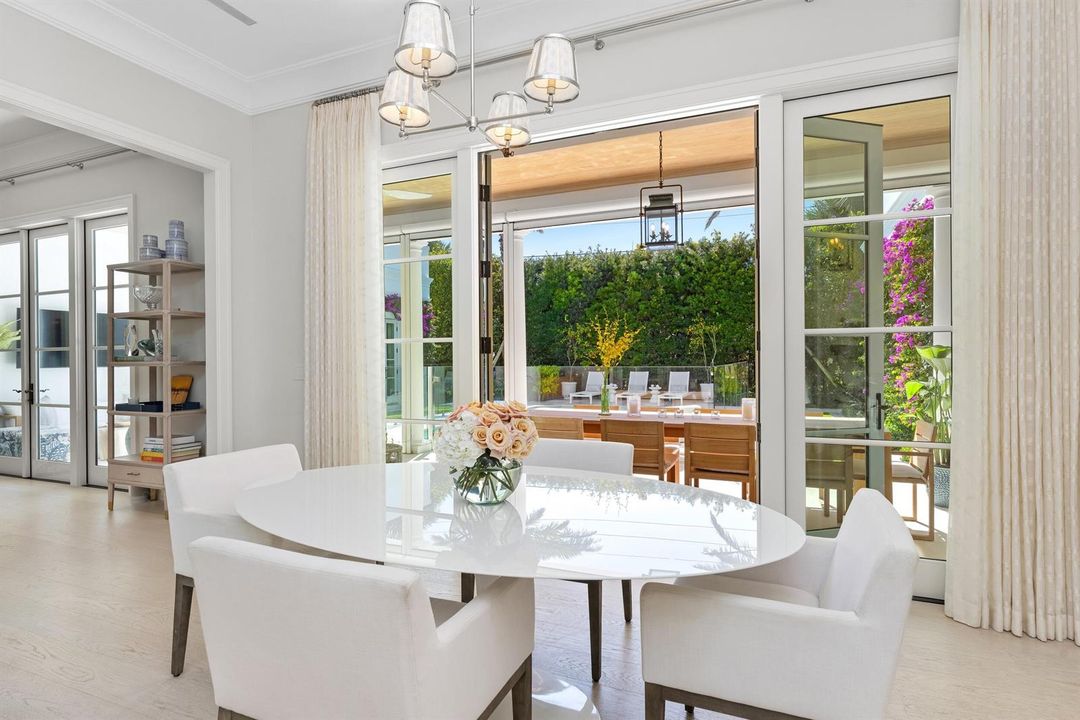 Dining to Loggia