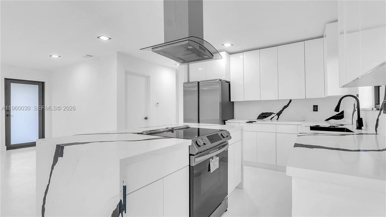 Active With Contract: $455,999 (3 beds, 2 baths, 1566 Square Feet)